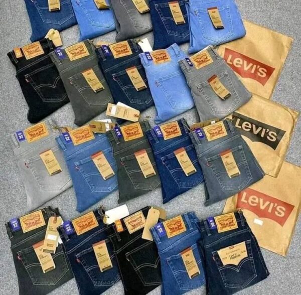 Mens Levi’s jeans and t shirts pallet